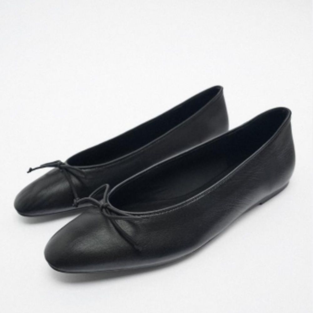 Zara Leather Black Ballet Flat Shoes size 8 but fit like a 9